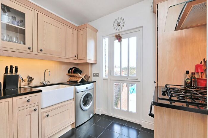 2 Bedroom Flat To Rent In Castelnau, Barnes, SW13