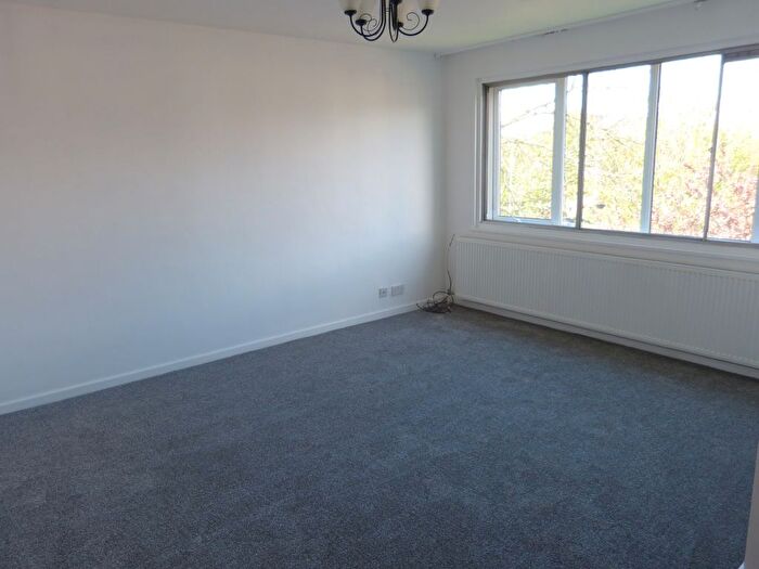 2 Bedroom Flat To Rent In Colroy Court Bridge Lane, London, NW11