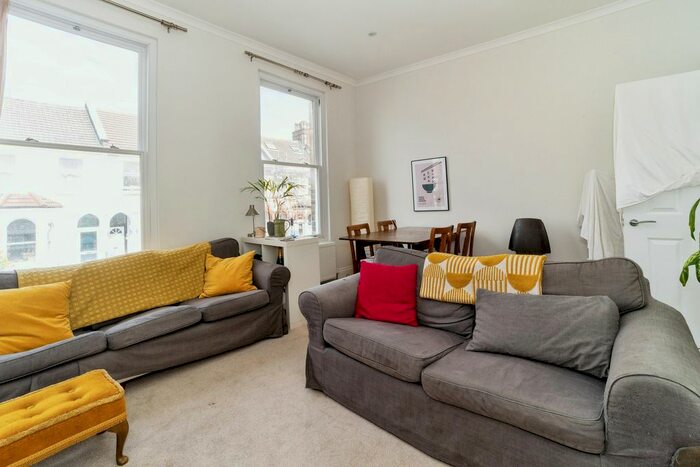 3 Bedroom Maisonette To Rent In Elm Park, London, SW2