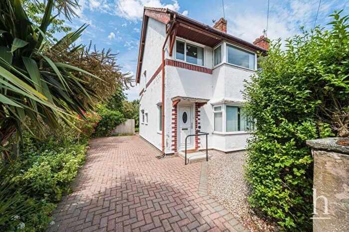 3 Bedroom Semi-Detached House For Sale In Bridgenorth Road, Wirral, CH61