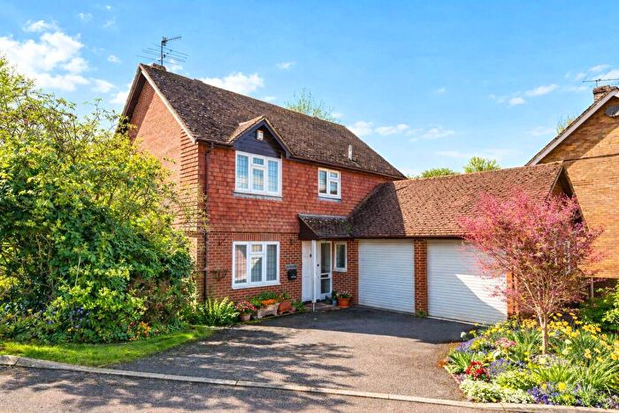 3 Bedroom Detached House For Sale In George Eliot Close, Witley, GU8