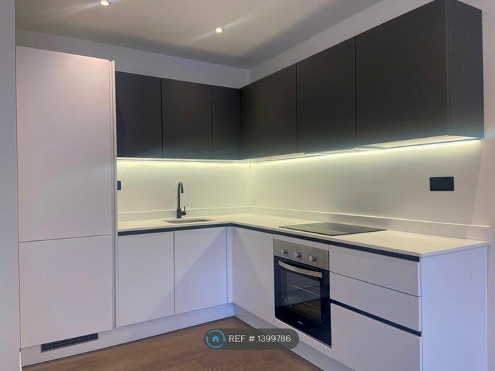 2 Bedroom Flat To Rent In Ballards Lane, London, N3