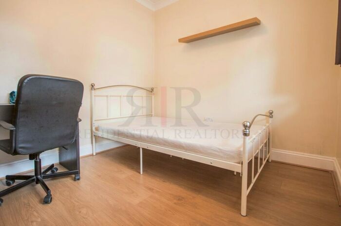 2 Bedroom Flat To Rent In Amery House, Kinglake Street, London, SE17