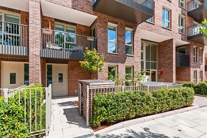 2 Bedroom Flat To Rent In Strafford Road, Acton Gardens, Acton Town, W3