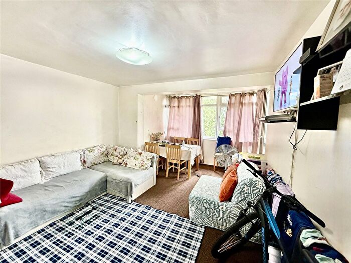 2 Bedroom Flat To Rent In Weydown Close, London, SW19
