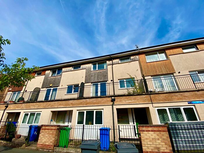 4 Bedroom House To Rent In Beckhampton Close, Manchester, M13
