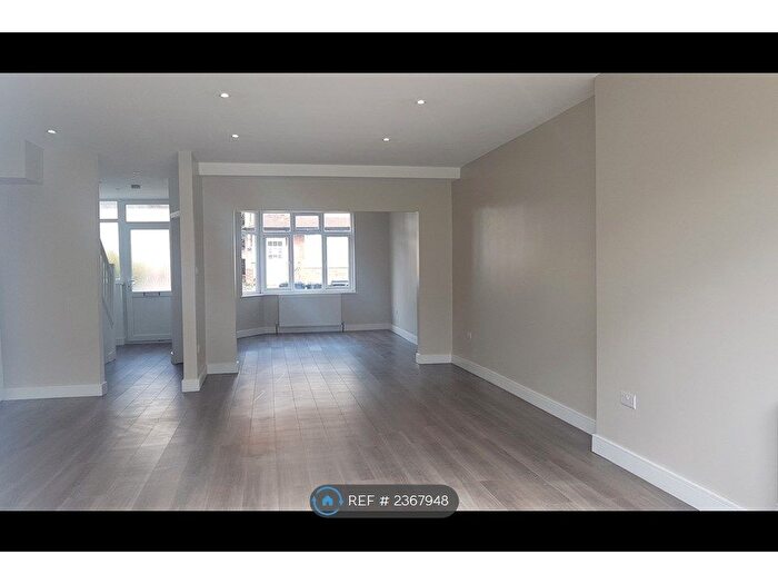 5 Bedroom Terraced House To Rent In Florence Street, London, NW4
