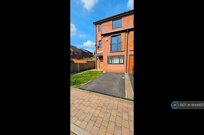 4 Bedroom End Of Terrace House To Rent In Chaucer Way, Salford, M7