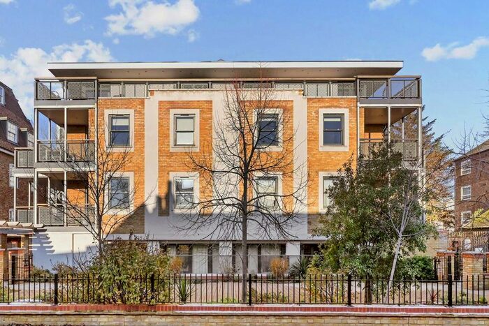 3 Bedroom Flat To Rent In Spring Grove, London, W4