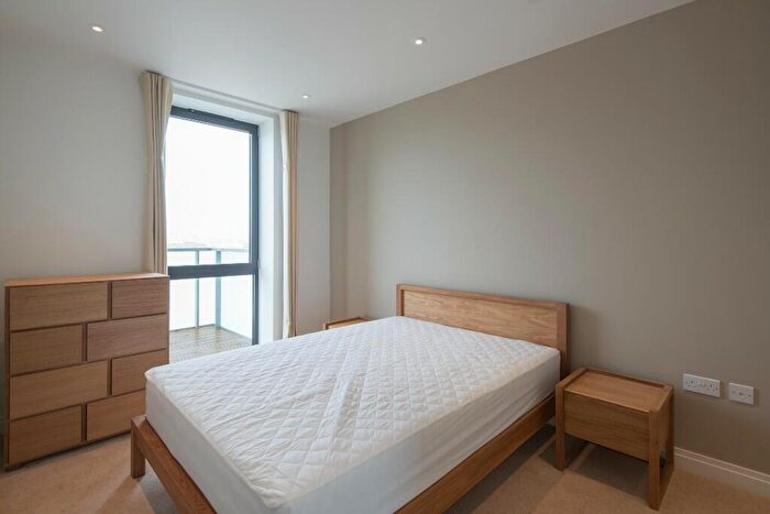 2 Bedroom Apartment To Rent In New Village Avenue, London, E14
