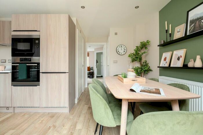 3 Bedroom Semi-Detached House For Sale In Clayton Wood Road, Leeds, LS16