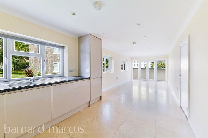 2 Bedroom Detached Bungalow For Sale In Kings Road, London, SE25