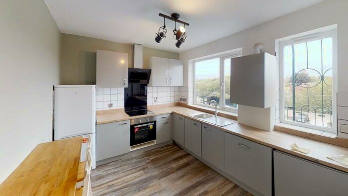 3 Bedroom Flat To Rent In Carthorpe Arch, M5