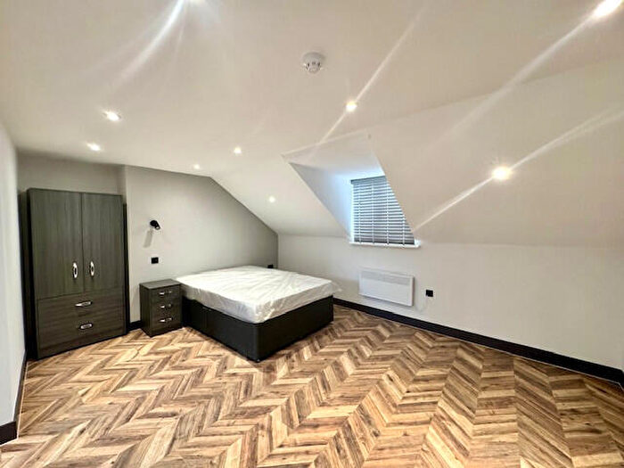 Studio To Rent In No Deposit Option, Large Flat, C Tax & Water Included, Newington Green, N1