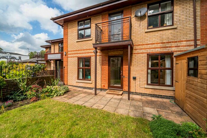 1 Bedroom Flat For Sale In Wargrave Road, Henley-On-Thames, Berkshire, RG9