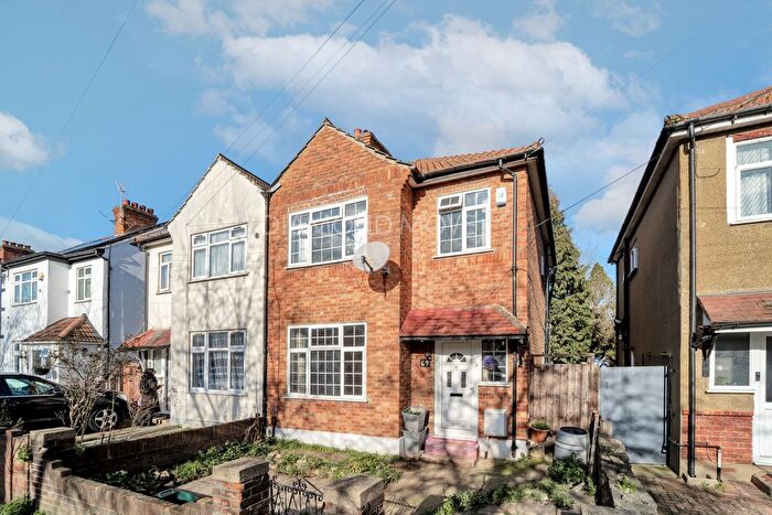3 Bedroom Semi Detached House For Sale In Spring Grove Crescent, Hounslow, TW3