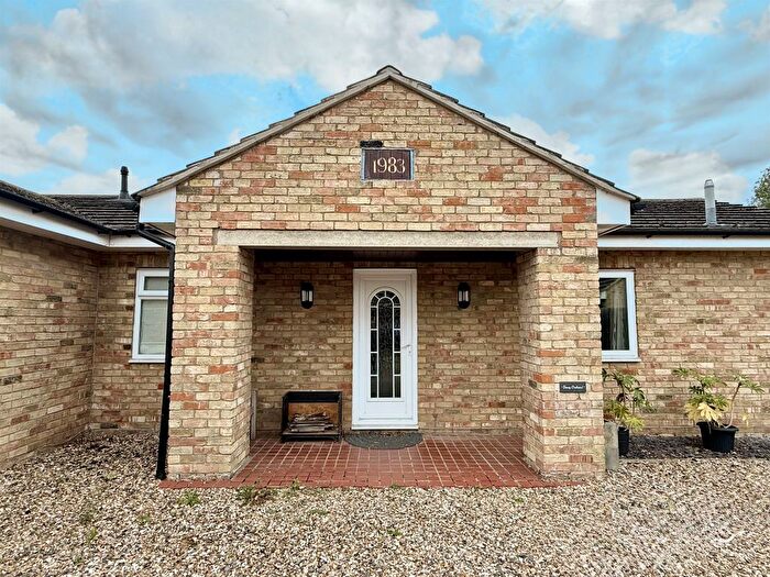4 Bedroom Detached Bungalow For Sale In High Street, Milton, Cambridge, CB24