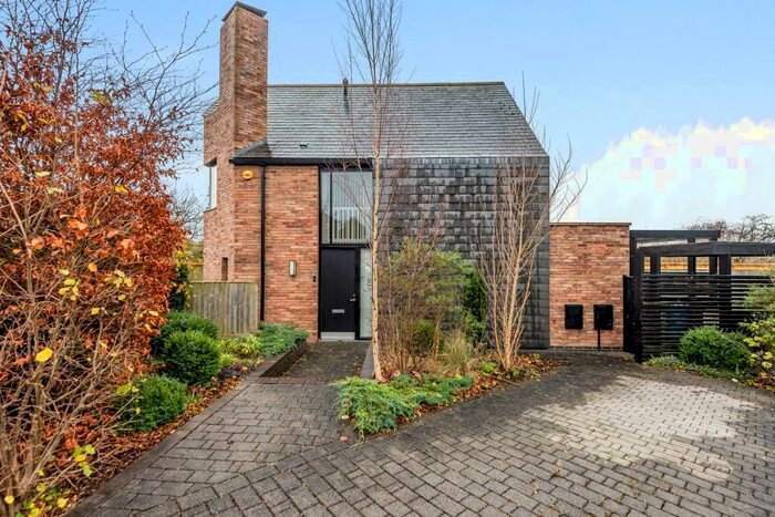 4 Bedroom Detached House To Rent In York Road, Headington, OX3