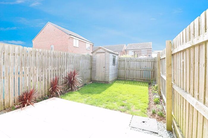 3 Bedroom Terraced House For Sale In Stable Way, Kingswood, HU7