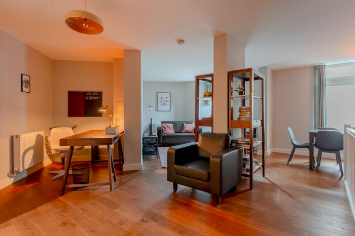 2 Bedroom Flat To Rent In Lndn-M - Martello Street, London . Bills Included., E8