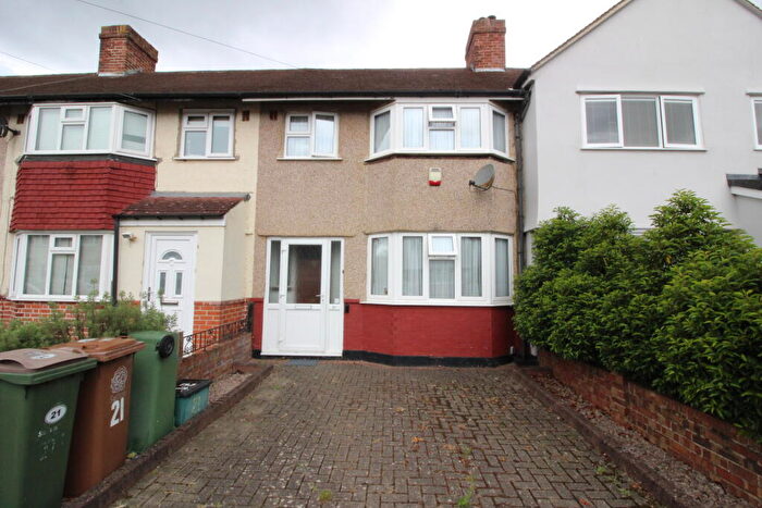 3 Bedroom Terraced House For Sale In Buckland Way, Worcester Park, KT4