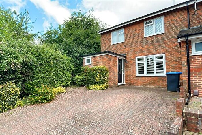 3 Bedroom End Of Terrace House To Rent In Addlestone, Surrey, KT15