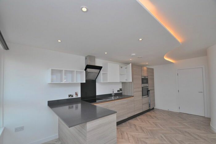 2 Bedroom Flat To Rent In Victoria Crescent, Ashford, Kent, TN23