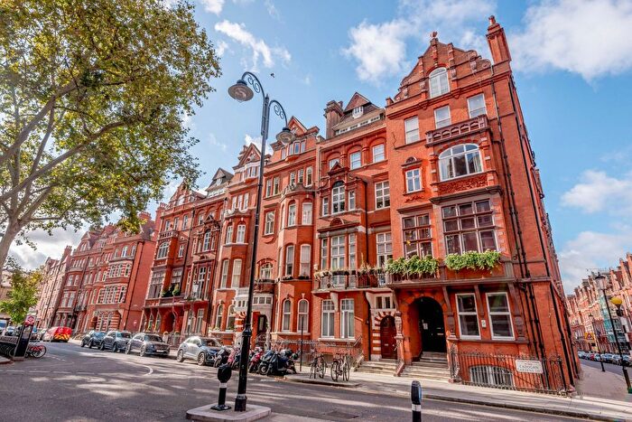 2 Bedroom Flat For Sale In Cadogan Gardens, London, SW3