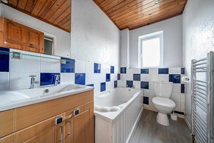 3 Bedroom End Of Terrace House For Sale In Orchard Close, Alresford, Hampshire, SO24