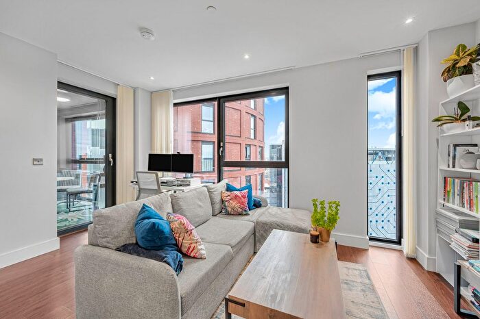 1 Bedroom Flat For Sale In Avalon Point, Silvocea Way, E14