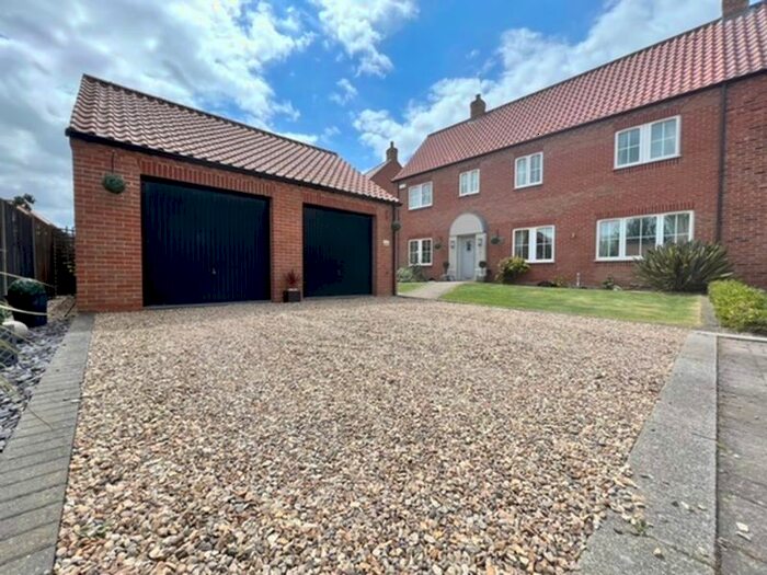 4 Bedroom Semi-Detached House For Sale In Golf Course Lane, Waltham, Grimsby, DN37