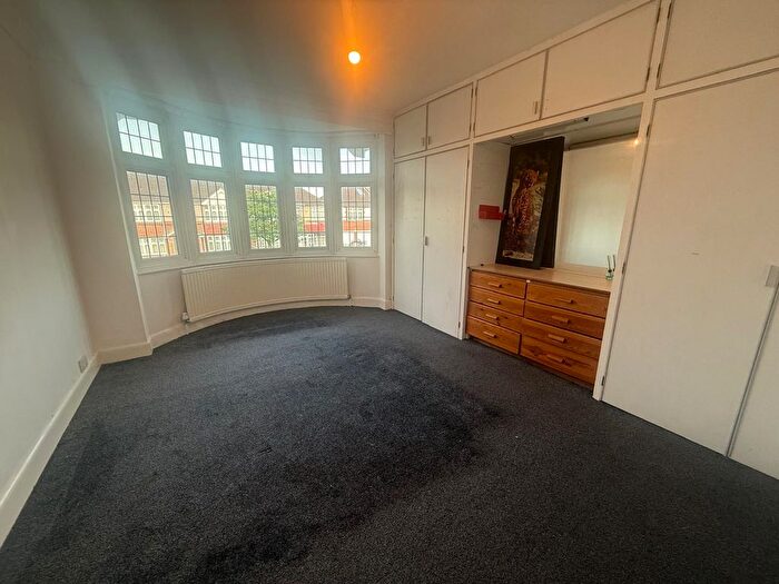 5 Bedroom Semi-Detached House To Rent In Burns Way, Hounslow, TW5