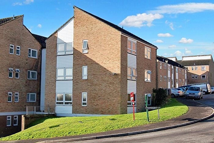 2 Bedroom Flat For Sale In Stanmore, SO22