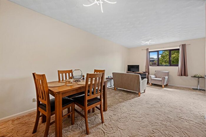 1 Bedroom Flat For Sale In Station Road, Kettering, NN15