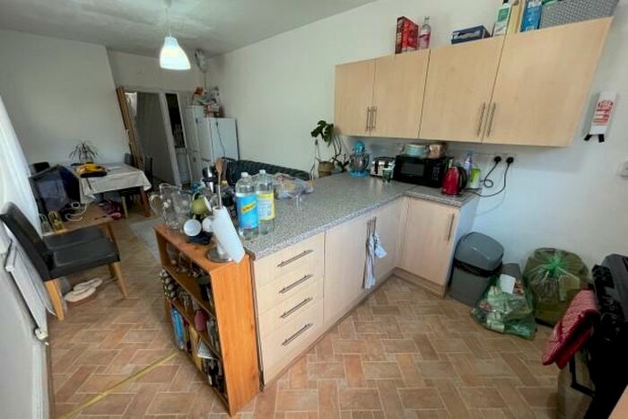 5 Bedroom Terraced House To Rent In Mackintosh Place Cardiff, CF24