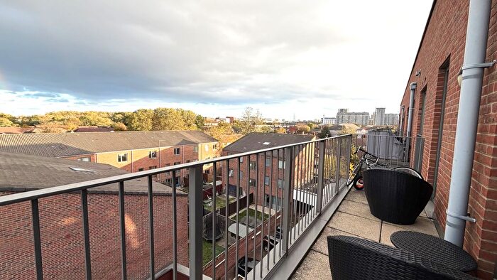 2 Bedroom Flat To Rent In Exeter Road, London, E16