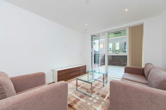 2 Bedroom Flat To Rent In Platinum Riverside, Bessemer Place, Greenwich, SE10