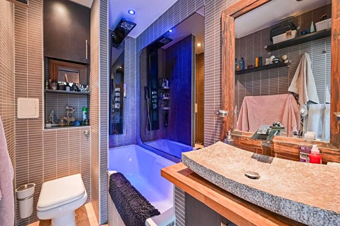 1 Bedroom Flat To Rent In Bow Road, Bow, London, E3