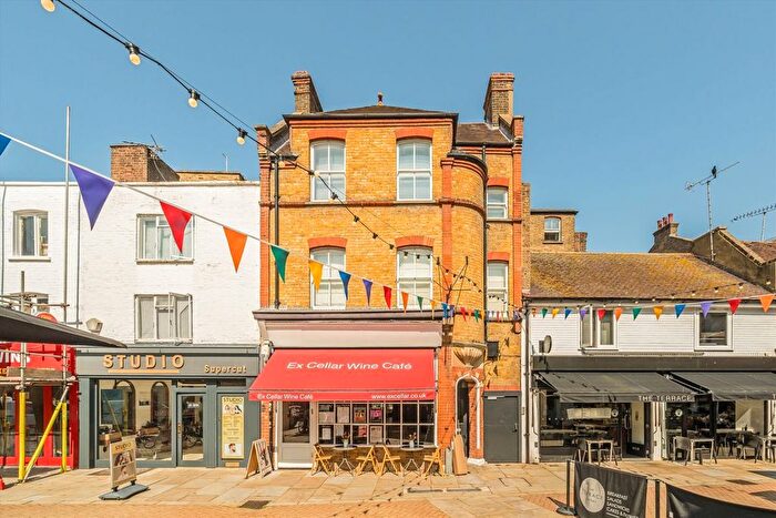 1 Bedroom Flat To Rent In Apple Market, Kingston Upon Thames, KT1