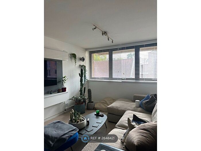 1 Bedroom Flat To Rent In Harford House, London, W11