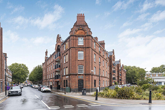 2 Bedroom Apartment For Sale In Cressy Houses, Stepney Green, E1