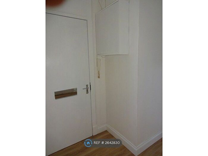 1 Bedroom Flat To Rent In Maxwellton Street, Paisley, PA1