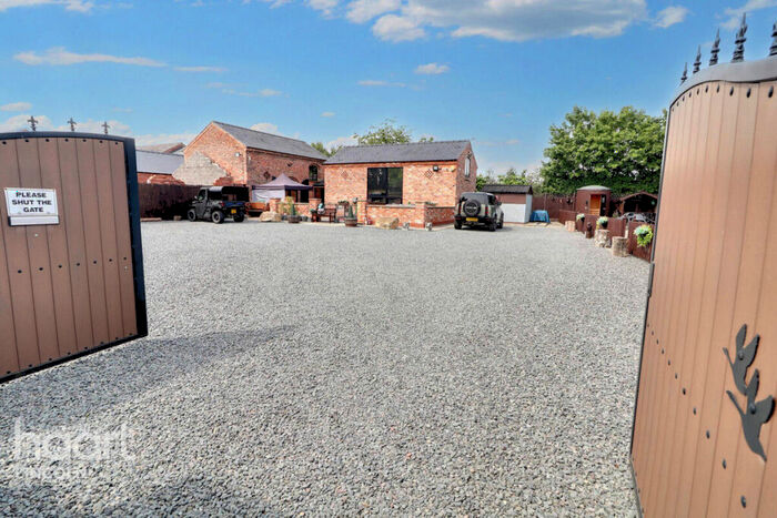 3 Bedroom Barn Conversion For Sale In Station Road, Torksey, LN1