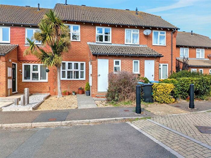 3 Bedroom Terraced House For Sale In Garden Crescent, Barnham, PO22