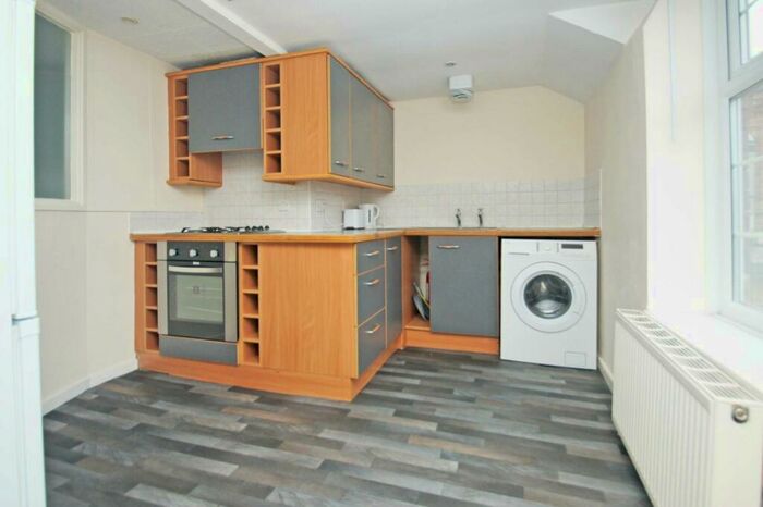 2 Bedroom Flat To Rent In St Michaels Terrace, Headingley, Leeds, LS6