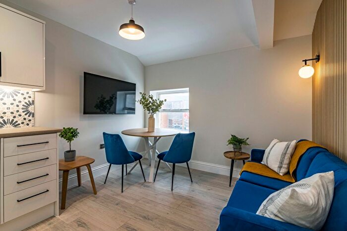 2 Bedroom Flat To Rent In Apartment, Powell House, LN5