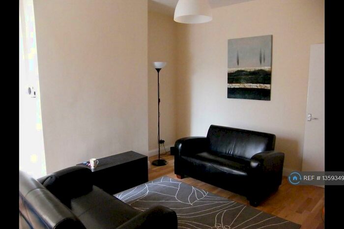 3 Bedroom Terraced House To Rent In Cemetery Road, Salford, M5