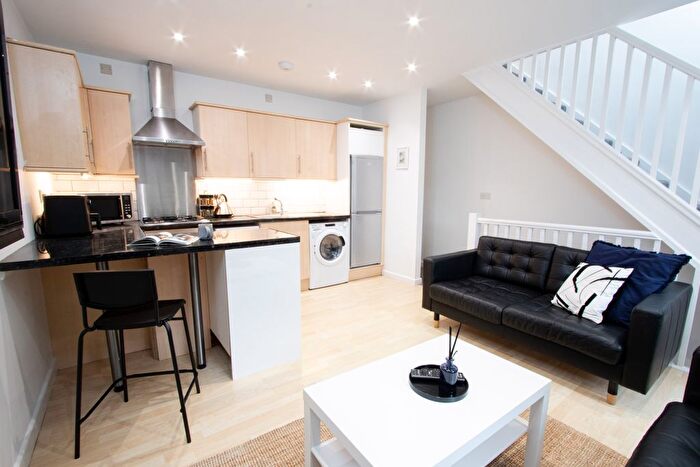 3 Bedroom Maisonette To Rent In Caversham Road, Reading, RG1