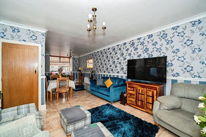2 Bedroom Terraced House For Sale In Earl Street, Grimsby, Lincolnshire, DN31