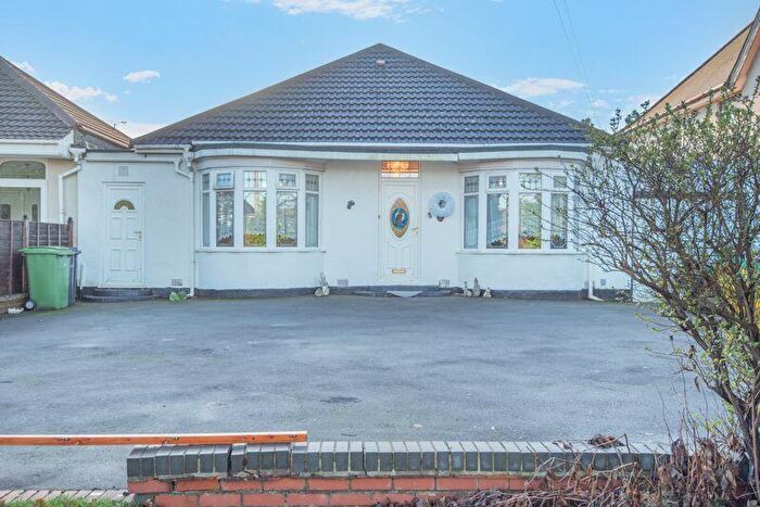 2 Bedroom Bungalow For Sale In Mucklow Hill, Halesowen, B62